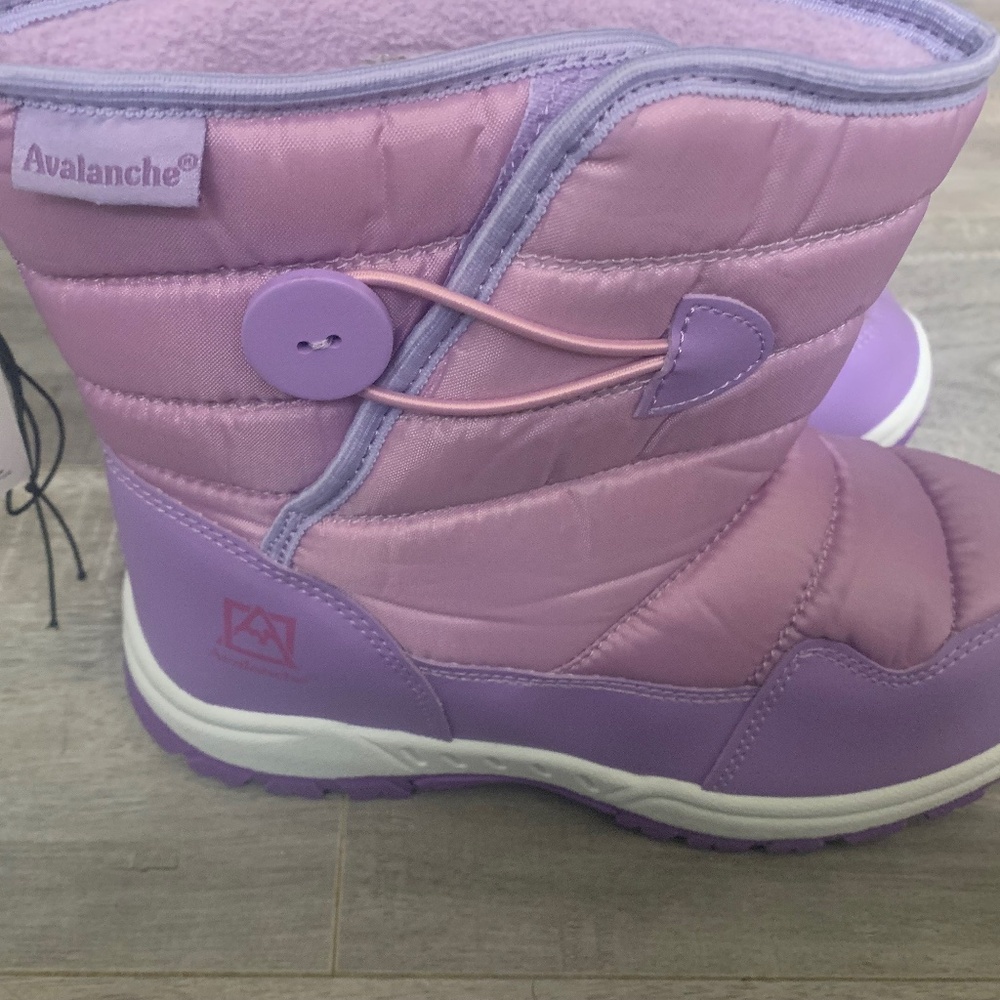 Avalanche boots girl’s size 4